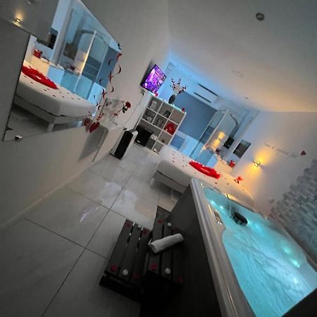 Love Room Avec Spa Privatif Le Rove Exteriér fotografie